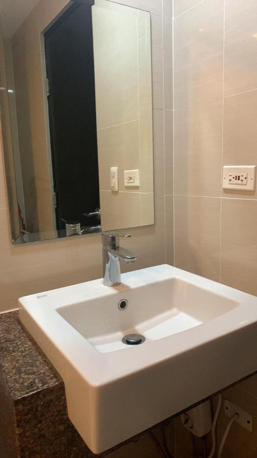 81 Newport Boulevard Cluster 4 - 8F Across Naia Airport, Terminal 3 Pasay Exteriör bild